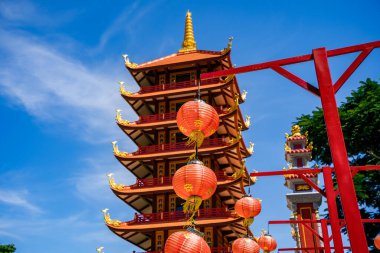 Bao Loc şehrindeki Bat Nha Pagoda 'nın güzel mimarisi, Lam Dong, Vietnam. Seyahat ve din kavramı.