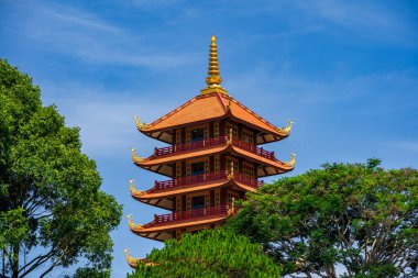 Bao Loc şehrindeki Bat Nha Pagoda 'nın güzel mimarisi, Lam Dong, Vietnam. Seyahat ve din kavramı.