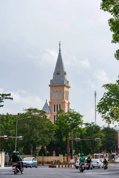 ベトナムのダラット 6月2023 ダラット大聖堂 青空の背景に鶏の大聖堂 ダラット市に位置 ラムドン省 ベトナム — ストック写真
