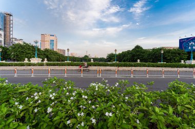 Ho Chi Minh, Vietnam - 30 Haziran 2023: Ho Chi Minh City 'de Sabah, yaygın olarak bilinen adıyla, Saigon Vietnam' ın en büyük ve en kalabalık şehridir. Landmark 81 'e bak