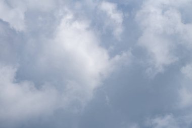 Gökyüzü bulutlu, bir görünümden bir uçak bulutların üstünde. Soyut doğa arka plan ışık tonalite bulutlarda ile. Beyaz cumulus bulutları