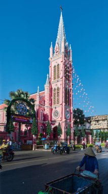 Ho Chi Minh Şehri, Vietnam, 26 Aralık 2023: Tan Dinh kilisesi veya İsa 'nın Kutsal Yüreği Kilisesi, Vietnam' ın Ho Chi Minh şehrinde bulunan bir kilisedir.