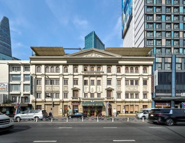 Ho Chi Minh, Viet Nam - 21 Ocak 2024: Mavi gökyüzü ile Ho Chi Minh şehri manzarası. Vietnam 'daki finans ve iş merkezleri. Bitexco 'ya bak, Landmark 81.