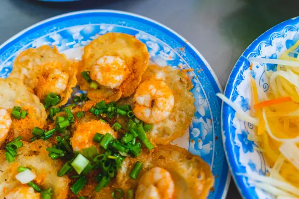 stock image Vietnamese tiny shrimp pancake- Banh Khot Vung Tau. Vietnamese local cuisine. Served with vegetables. Selective focus