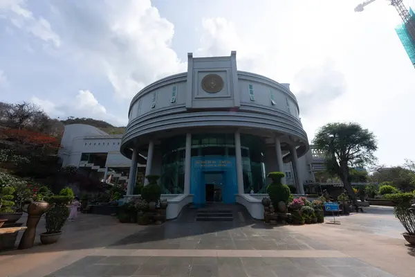 stock image Vung Tau, VIETNAM May 4 2024: The building and entrance to the Ba Ria - Vung Tau provincial museum, near the port, has a Vietnamese flag and many ornamental plants.