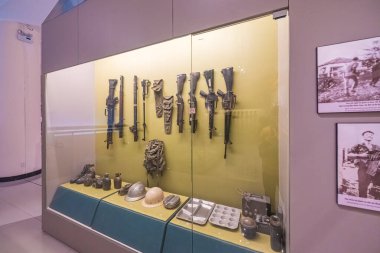 Vung Tau, Vietnam 4 Mayıs 2024: Ba Ria Vung Tau Müzesi 'nin savaş zamanı silah sergi alanı. Vung Tau, Vietnam 'ın en ünlü turistik şehirlerinden biridir. Seyahat kavramı