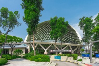 Singapur - 13 Haziran 2024: The Esplanade Theatres, Singapur Nehri 'nin ağzında şehir merkezinde yer alan bir gösteri sanatları merkezidir. Asya, Singapur, Marina Körfezi, Tiyatro. Seyahat kavramı