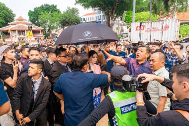 Malacca, Malezya - 14 Haziran 2024: Malacca 'daki Mesih Kilisesi. Çiçekli üç tekerlekli bisikletlerle Malezya 'da popüler bir tarihi turizm merkezi. Seyahat kavramı