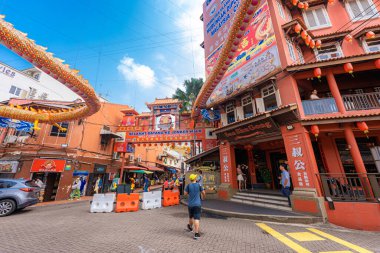 Malacca, Malezya - 14 Haziran 2024: Malacca 'nın eski kasabasındaki Jonker Caddesi gece gıda pazarı ile ünlüdür. UNESCO tarafından bir Dünya Mirası Alanı olarak tanınıyor. Turizm konsepti. Seyahat kavramı