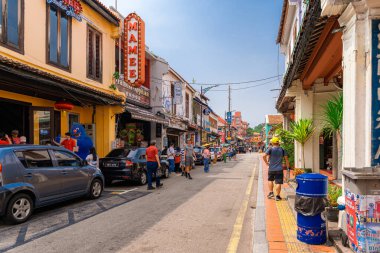 Malacca, Malezya - 14 Haziran 2024: Malacca 'nın eski kasabasındaki Jonker Caddesi gece gıda pazarı ile ünlüdür. UNESCO tarafından bir Dünya Mirası Alanı olarak tanınıyor. Turizm konsepti. Seyahat kavramı