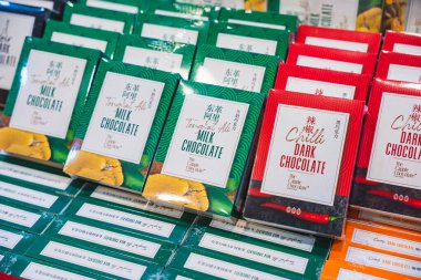 Kuala Lumpur, Malezya - 14 Haziran 2024: Kuala Lumpur 'daki ünlü Jugelik çikolata dükkanı. Güneydoğu Asya 'da kentsel yaşam tarzı ve gıda turizmi.