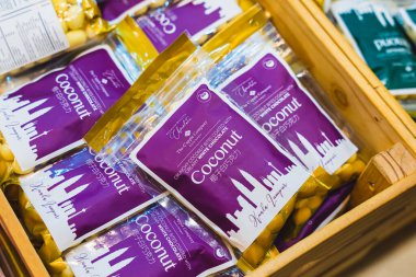 Kuala Lumpur, Malezya - 14 Haziran 2024: Kuala Lumpur 'daki ünlü Jugelik çikolata dükkanı. Güneydoğu Asya 'da kentsel yaşam tarzı ve gıda turizmi.