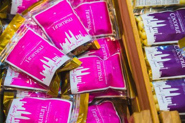 Kuala Lumpur, Malezya - 14 Haziran 2024: Kuala Lumpur 'daki ünlü Jugelik çikolata dükkanı. Güneydoğu Asya 'da kentsel yaşam tarzı ve gıda turizmi.