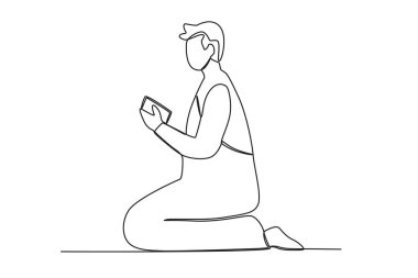 Bir kadın kutsal yolculuğu yapıyor. Hac ziyaretçileri tek sıra halinde...