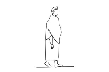 Bir kadın kutsal yolculuğu yapıyor. Hac ziyaretçileri tek sıra halinde...