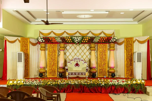 Beautiful Traditional South Indian Wedding Stage Decorated Flowers — Stock Photo, Image