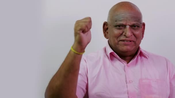 Відео Приблизно Південно Індійський Старий Лисий Чоловік Який Показує Великі — стокове відео