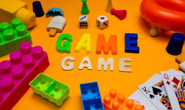 Scrabble oyun harflerinden yapılmış 