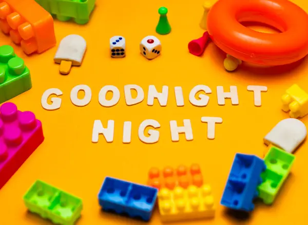 Крупный План Букв Scrabble Написано Спокойной Ночи Малыши — стоковое фото