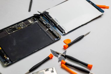 Bu stok resimleri Kırık Tablet hakkında