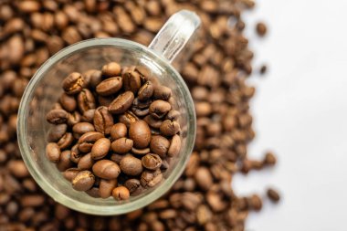 Yüksek çözünürlüklü görüntü, araç tekerleği kenarındaki valf sapını yakalıyor. Düzenli kontroller, ideal lastik basıncı ve güvenli sürüş sağlar.