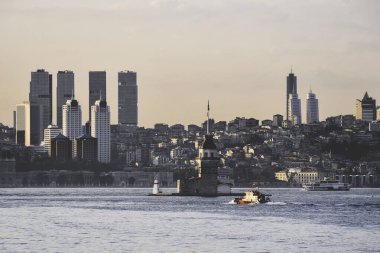 kedi, İstanbul, gemi zili, balıklı martı kuşu, Akdeniz, Galata Kulesi, Altın Boynuz, horozlu kız, deniz, arka plan, bayrak, Türk bayrağı, siyahlı kadınlar, sokak draması, sokaktaki korku, Müslüman kadın