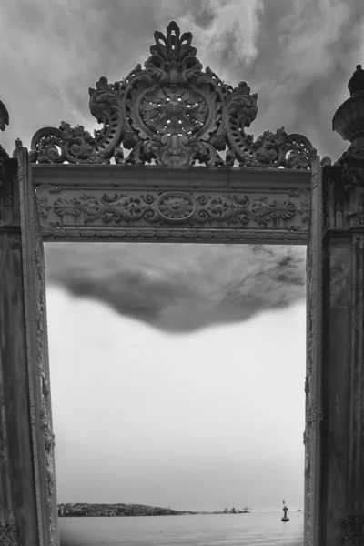 kedi, İstanbul, gemi zili, balıklı martı kuşu, Akdeniz, Galata Kulesi, Altın Boynuz, horozlu kız, deniz, arka plan, bayrak, Türk bayrağı, siyahlı kadınlar, sokak draması, sokaktaki korku, Müslüman kadın