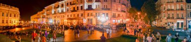 Odessa, deniz, kuşlar, karabatak, martı, deniz kızı, köpek, sokak, kedi, kedi, köpek, köpek, hırsızlar, Ukrayna, sahil, Odessa sokakları, sokak fotoğrafı, bar, bardak, liman, kum, kız, oğlan ve kız, kız bir barda.