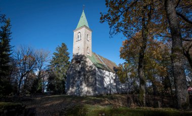 6. yüzyılın başında inşa edilen Kirbla kilisesi Estonya 'daki en küçük taş kiliselerden biridir..