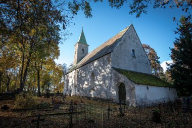 6. yüzyılın başında inşa edilen Kirbla kilisesi Estonya 'daki en küçük taş kiliselerden biridir..