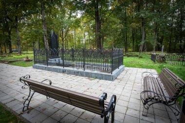 Anıt park. Adolf Gahn 'ın mezarı. Narva