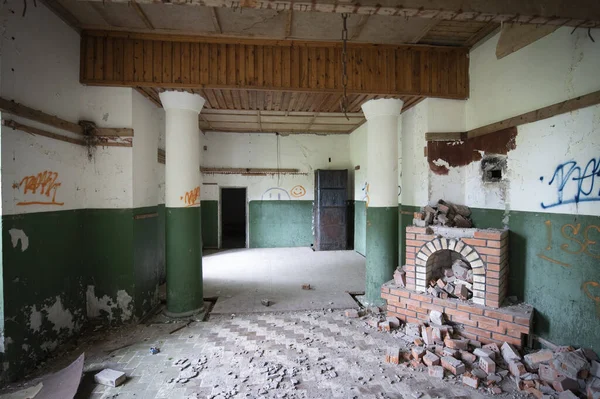 Kravete Manor. Abandoned manor and park