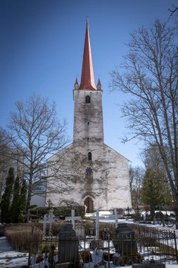 Jrva Kontluğu 'nun Ambla' daki en eski kilisesi 13. yüzyılda tamamlandı. Estonya