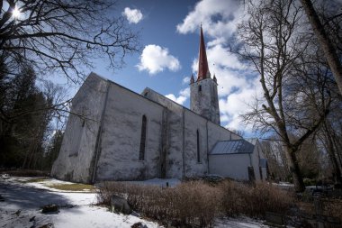 Jrva Kontluğu 'nun Ambla' daki en eski kilisesi 13. yüzyılda tamamlandı. Estonya