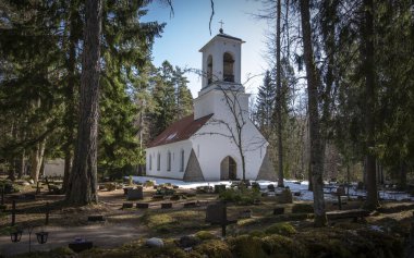 Lahemaa Ulusal Parkı 'nda ormanın ortasında yer alan Esku şapeli 1845 yılında Sagadi Malikanesi' nin von Fock ailesi tarafından inşa edilmiştir. Estonya