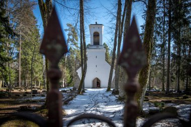 Lahemaa Ulusal Parkı 'nda ormanın ortasında yer alan Esku şapeli 1845 yılında Sagadi Malikanesi' nin von Fock ailesi tarafından inşa edilmiştir. Estonya