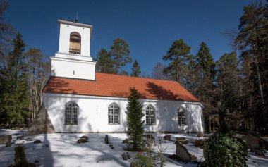 Lahemaa Ulusal Parkı 'nda ormanın ortasında yer alan Esku şapeli 1845 yılında Sagadi Malikanesi' nin von Fock ailesi tarafından inşa edilmiştir. Estonya