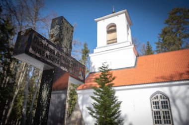 Lahemaa Ulusal Parkı 'nda ormanın ortasında yer alan Esku şapeli 1845 yılında Sagadi Malikanesi' nin von Fock ailesi tarafından inşa edilmiştir. Estonya