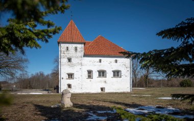 Tallinn-Narva Hwy 'deki kalenin yapımı 1533 yılında Jakob von Taube tarafından başlatıldı. Estonya