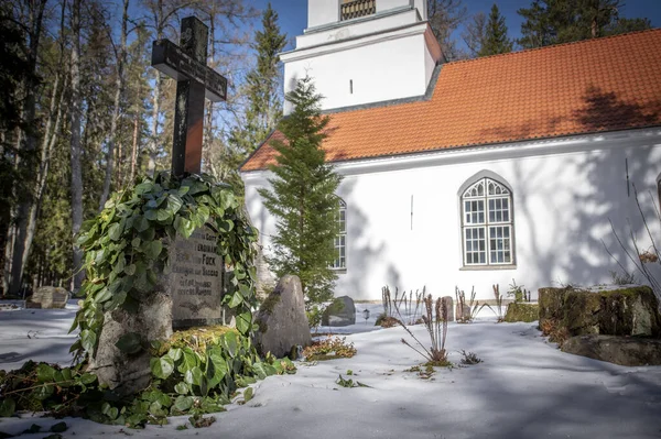 Lahemaa Ulusal Parkı 'nda ormanın ortasında yer alan Esku şapeli 1845 yılında Sagadi Malikanesi' nin von Fock ailesi tarafından inşa edilmiştir. Estonya