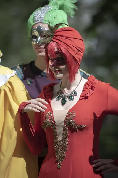 Venice Itália Junho Pessoas Com Uma Máscara Carnaval Colorida Veneza — Fotografia de Stock