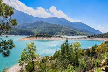 Alanya Dim Cay Nehri ve Barajı 'nın hava fotoğrafı.