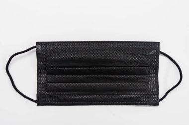 Beyaz arka planda siyah yüz maskesi anti toz maskesi