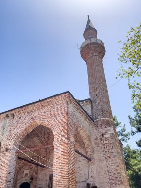 Türkiye 'de tarihi bir cami ve cami kulesinin yakın çekimi