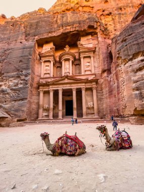 Petra, Ürdün - Kasım 012012: Petra 'nın antik hazinesi, Ürdün.