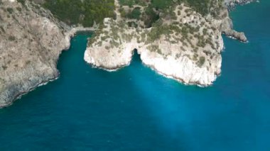 Güzel deniz ve sahil manzarası