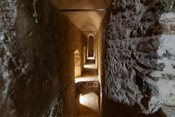 Atmosferik Yıldırımlı Tarihi Kale Koridoru