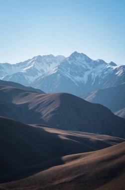 Karlı güzel dağ manzarası
