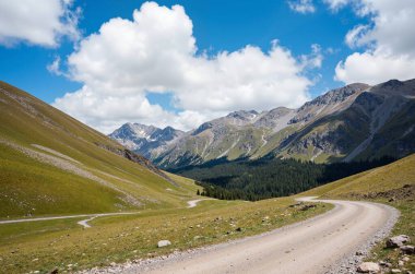 Dağlardaki dağ manzarası
