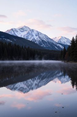 Dağlarda güzel bir gün batımı